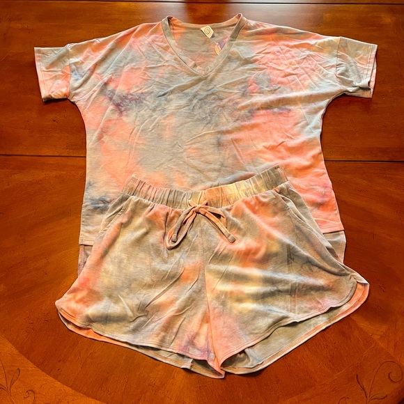 Two Piece Tie Dye Set! 🩳👚😍-LAST ONE DON’T MISS OUT!! Size S - Picture 2 of 12